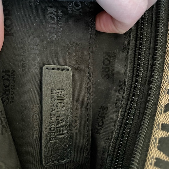 Michael Kors purse - Picture 4 of 4